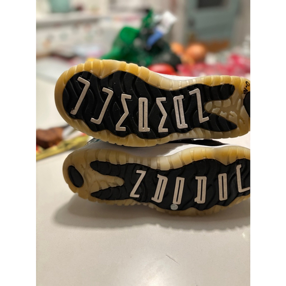 Jordan Boys' Shoes Sneakers 1Y White Black - Picture 7 of 7